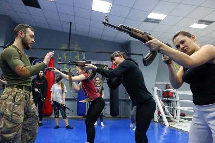 Ukraine femmes armes AFP