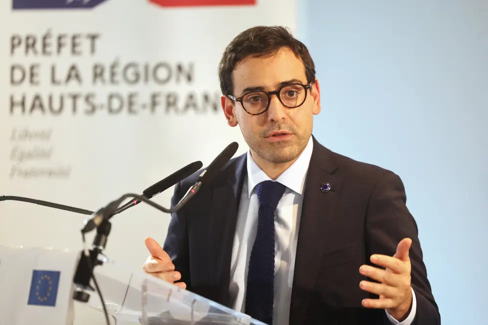 Stéphane Séjourne, vice-président exécutif de l'UE chargé de la prospérité et de la stratégie industrielle, s'exprime lors d'une conférence de presse à Dunkerque, le 10 octobre 2025.