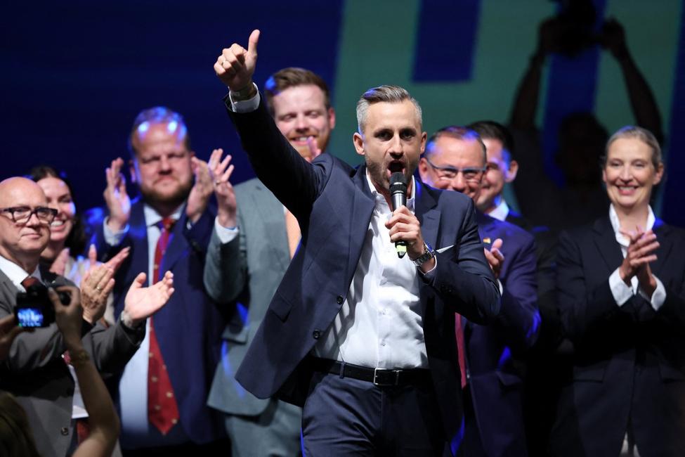 Ulrich Siegmund, principal candidat du parti d'extrême droite Alternative pour l'Allemagne (AfD) aux élections régionales de Saxe-Anhalt, s'adresse à ses partisans lors d'une réunion électorale de l'AfD à Magdebourg, dans l'est de l'Allemagne, le 6 septembre 2026.