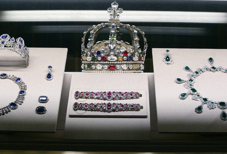 Quels étaient les bijoux « d’une valeur inestimable » qui ont été volés au Musée du Louvre ?