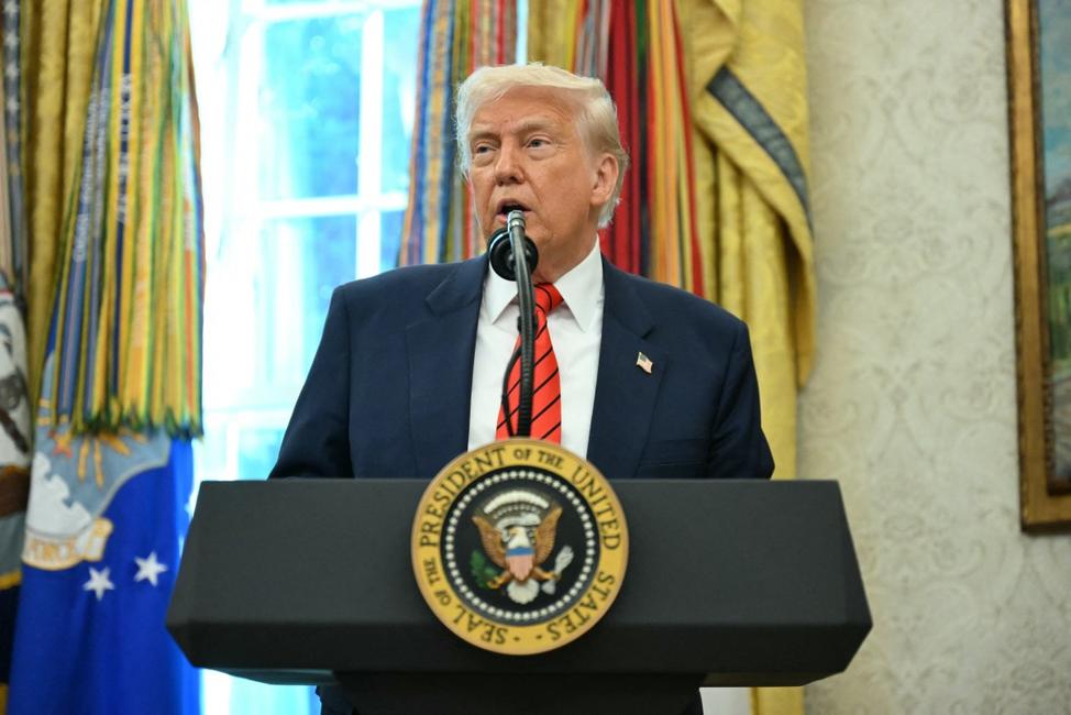 Le président américain Donald Trump dans le bureau ovale de la Maison Blanche à Washington, DC, le 6 mai 2025.