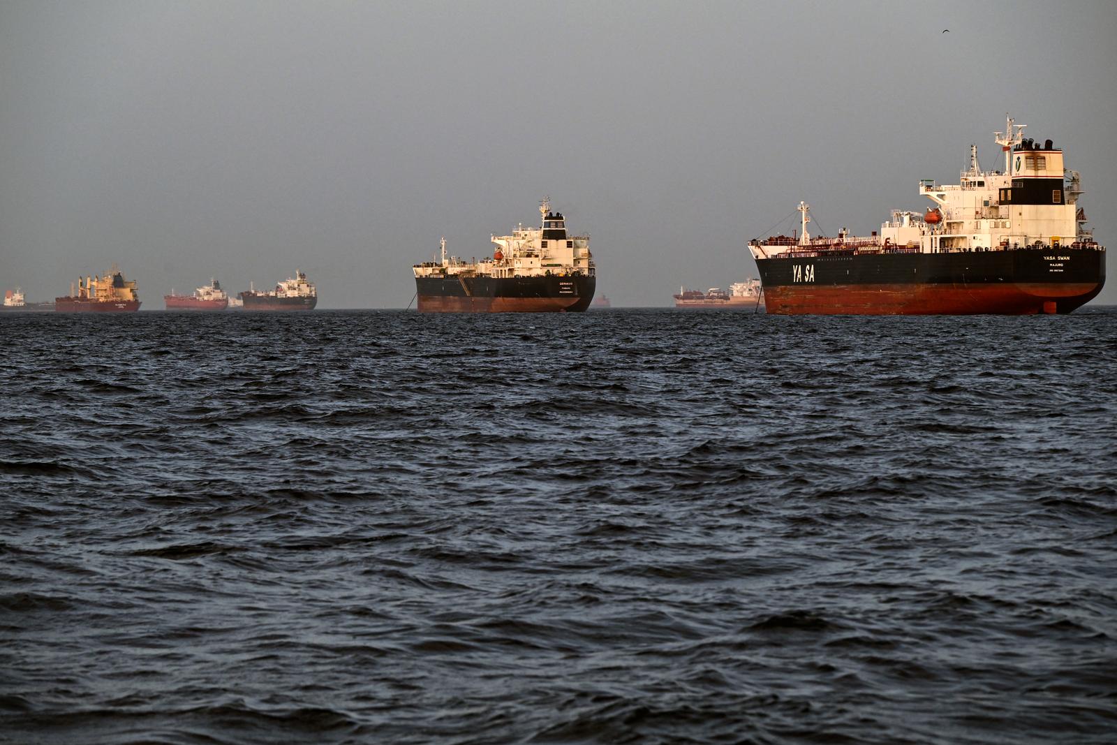 Des cargos attendent d’entrer dans le canal de Panama, à Panama City, le 28 février 2026. (Image d'illustration)