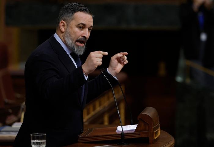 Le leader de Vox, Santiago Abascal, s'adresse aux députés à la chambre basse espagnole, le Congrès des députés, à Madrid, le 26 mars 2025.