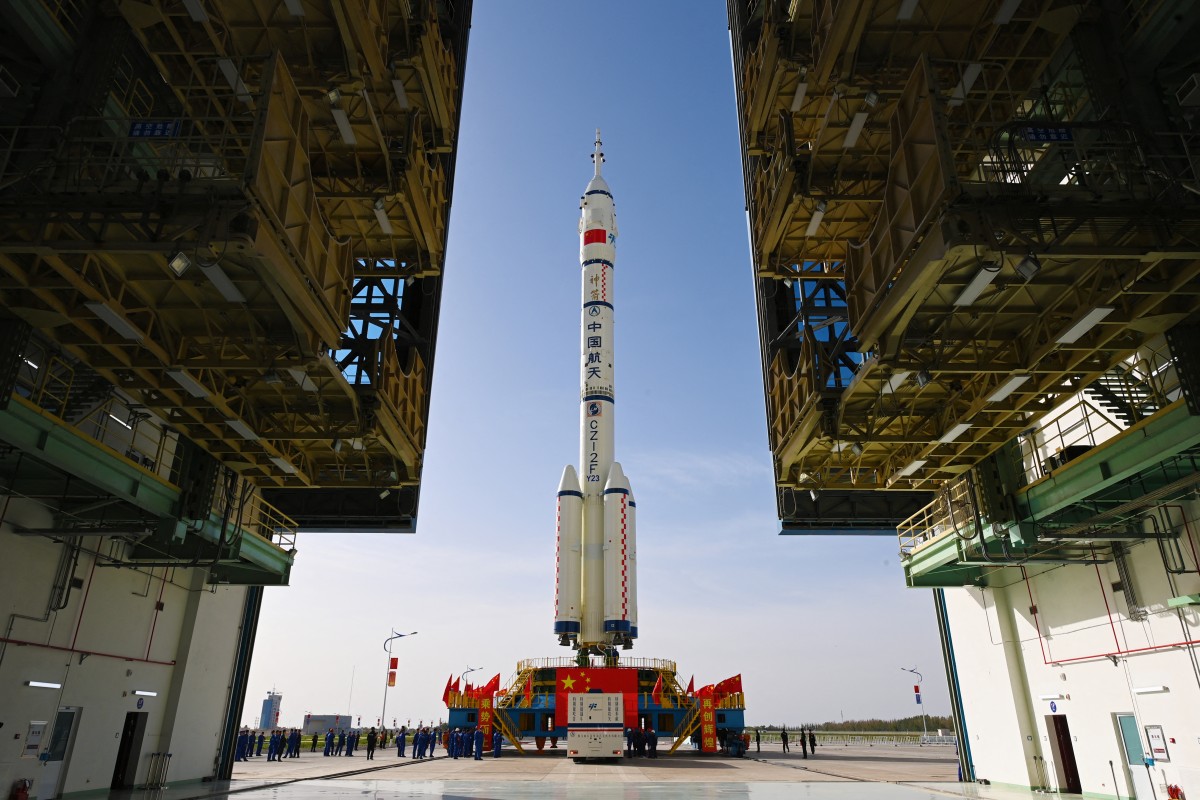 La Chine va lancer une mission lunaire pour y puiser de l'eau glacée dans un cratère