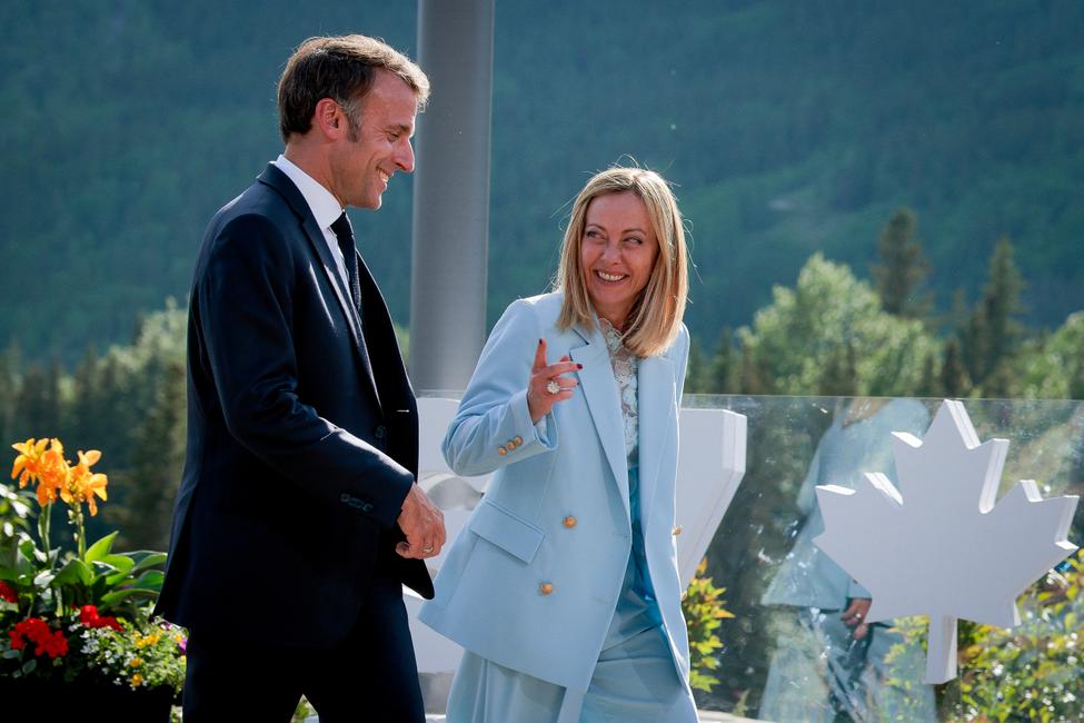 Giorgia Meloni et Emmanuel Macron lors du Sommet des dirigeants du G7, le 16 juin 2025 à Kananaskis.
