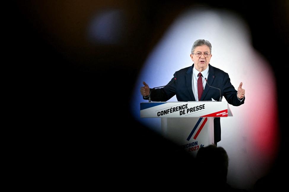Jean-Luc Mélenchon, candidat de La France insoumise à l'élection présidentielle française de 2027, participe à une conférence de presse en marge des débats sur le projet de budget de l'État pour 2027, au siège de LFI à Paris, le 14 octobre 2026.