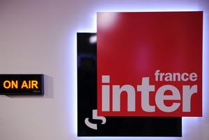 Lundi 31 août au micro de France Inter, l'humoriste Ameziane a ironisé sur la proposition du député RN Jean-Philippe Tanguy d'infliger une amende aux femmes voilées, comparant l'élu à un rat.