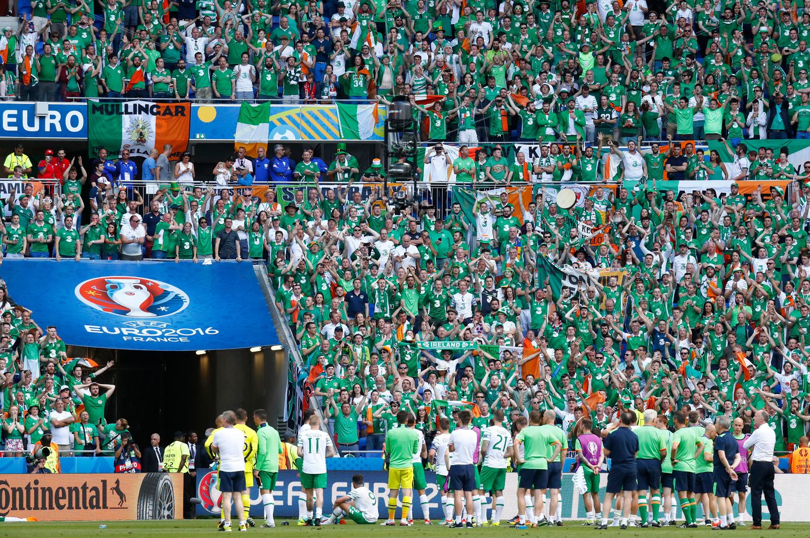 Supporters de l'équipe de République d'Irlande Euro 2016, lors du match contre la France en huitièmes de finale à Lyon (Rhône Alpes) le 26 juin 2016.