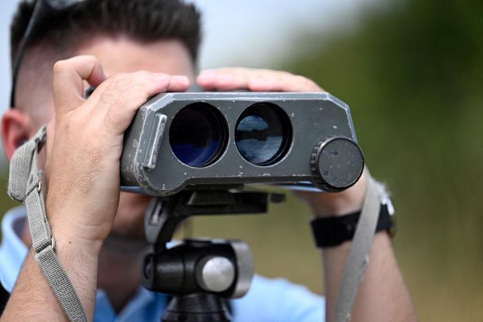 En France, le montant maximum d’une amende est de 1 500 euros pour un grand excès de vitesse de plus de 50 km/h, et peut atteindre 3 750 euros en cas de récidive dans les trois ans.