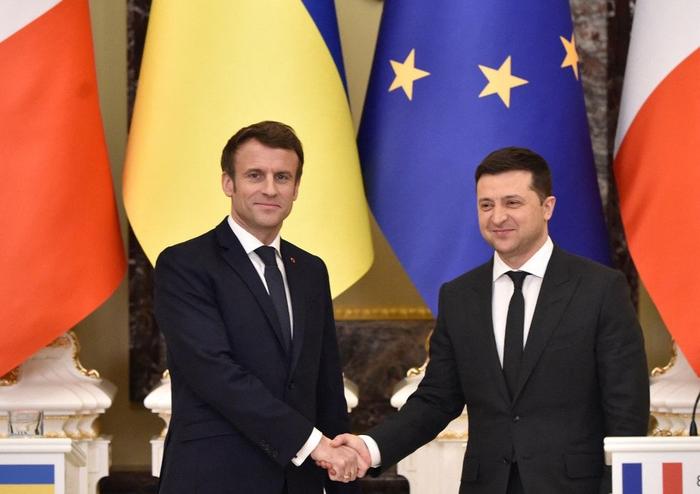 Emmanuel Macron Volodymyr Zelensky AFP