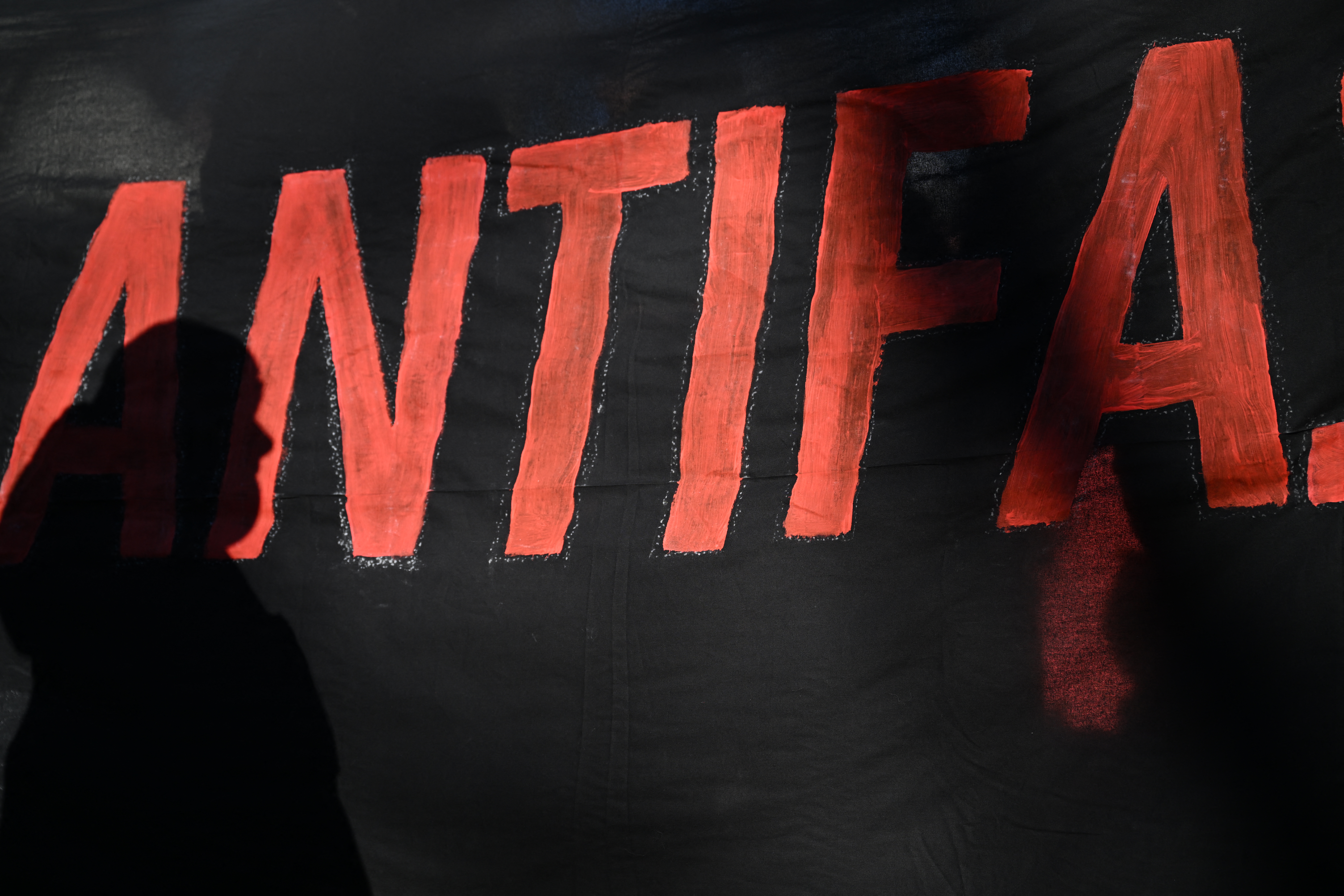 Pourquoi les États-Unis s'en prennent à l'argent des antifas en Europe