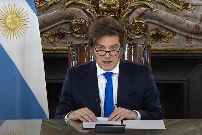Le 8 août 2025, Javier Milei annonçant des mesures pour « construire un mur » et protéger l’excédent budgétaire, après avoir opposé lundi son veto à une hausse des retraites et des pensions d’invalidité approuvée par le Congrès. (Image d'illustration)