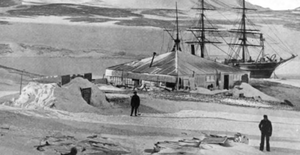 Le camp d'hiver Discovery. Wikimedia, CC BY-NC