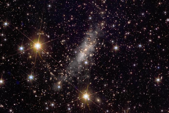 Une image de l'amas de galaxies Abell 2390, un conglomérat géant de nombreuses galaxies comme la Voie lactée.