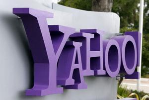 Le logo Yahoo est affiché devant le siège social de Yahoo le 17 juillet 2012 à Sunnyvale, en Californie.