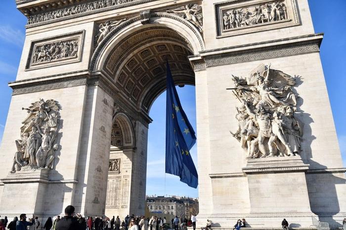 Arc de Triomphe drapeau européen AFP