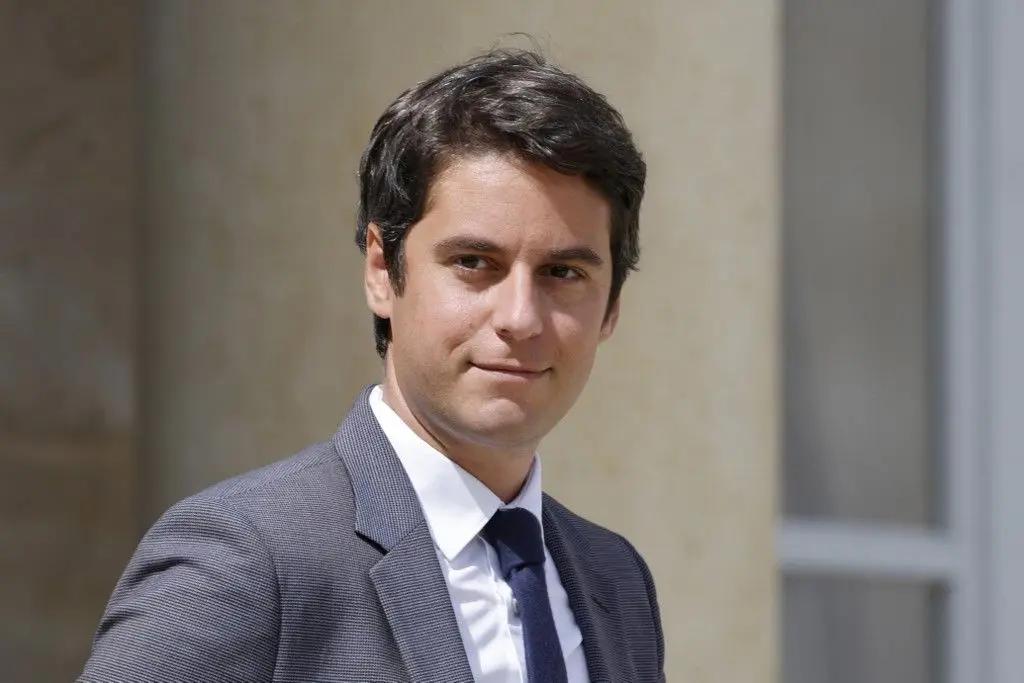 « Je formule une proposition dont nous débattrons ensemble et sur laquelle nous travaillerons : de la même manière que dans notre Constitution, il y a un principe de non-régression environnementale, inscrivons-y un principe de non-régression sociétale », a déclaré Gabriel Attal.