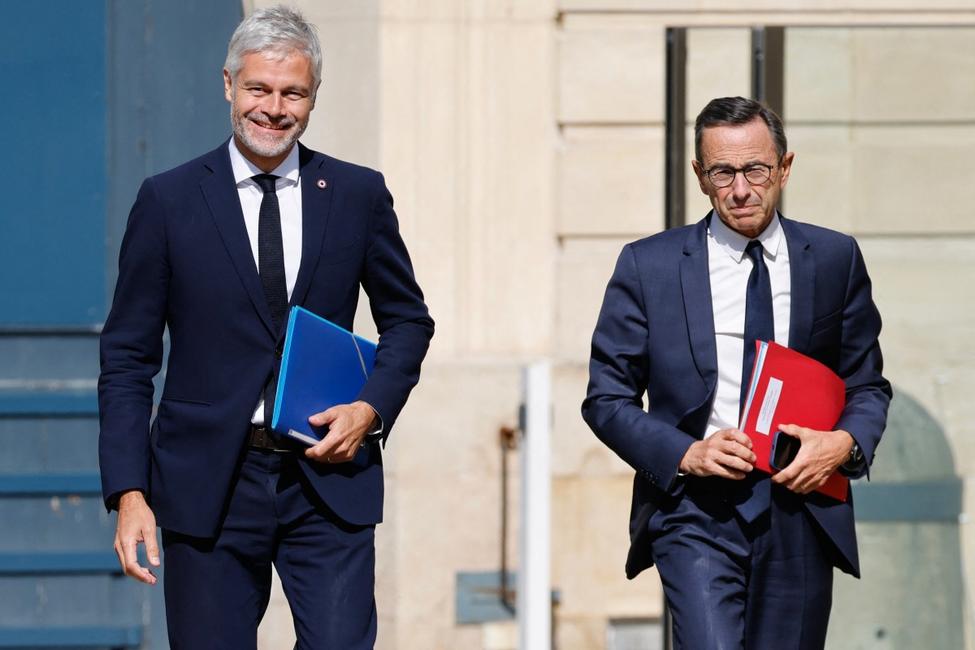 Laurent Wauquiez, chef du groupe parlementaire LR à l'Assemblée nationale, et Bruno Retailleau, chef du groupe LR au Sénat, arrivent à l'hôtel Matignon à Paris, le 19 septembre 2024.