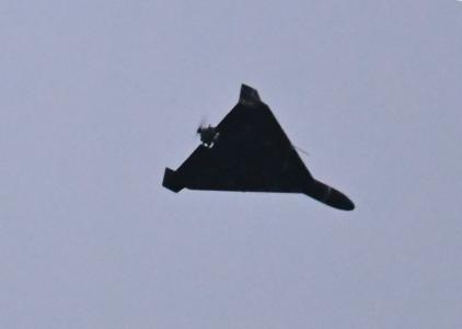 Un drone Shahed 136 (Geranium-2) de conception iranienne, utilisé par l'armée russe, survolant Kiev lors d'une attaque russe.