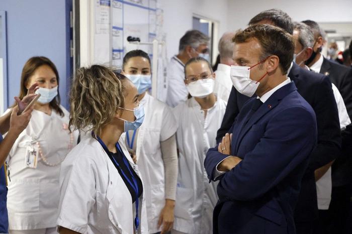Emmanuel Macron hôpital AFP