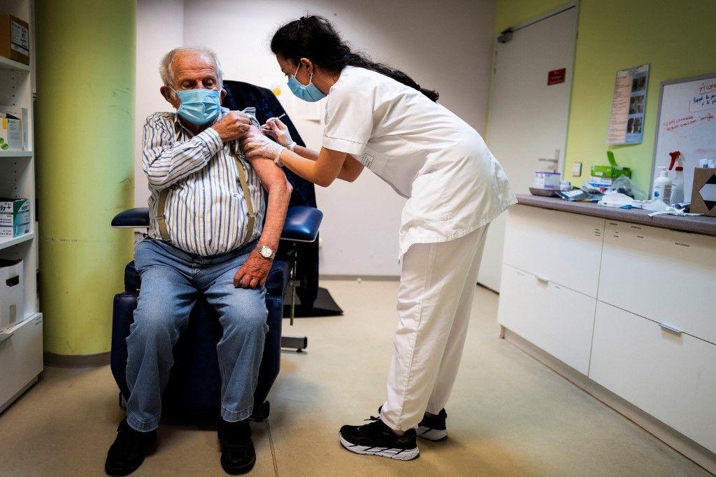 personnes âgées vaccin vaccination Covid-19 AFP