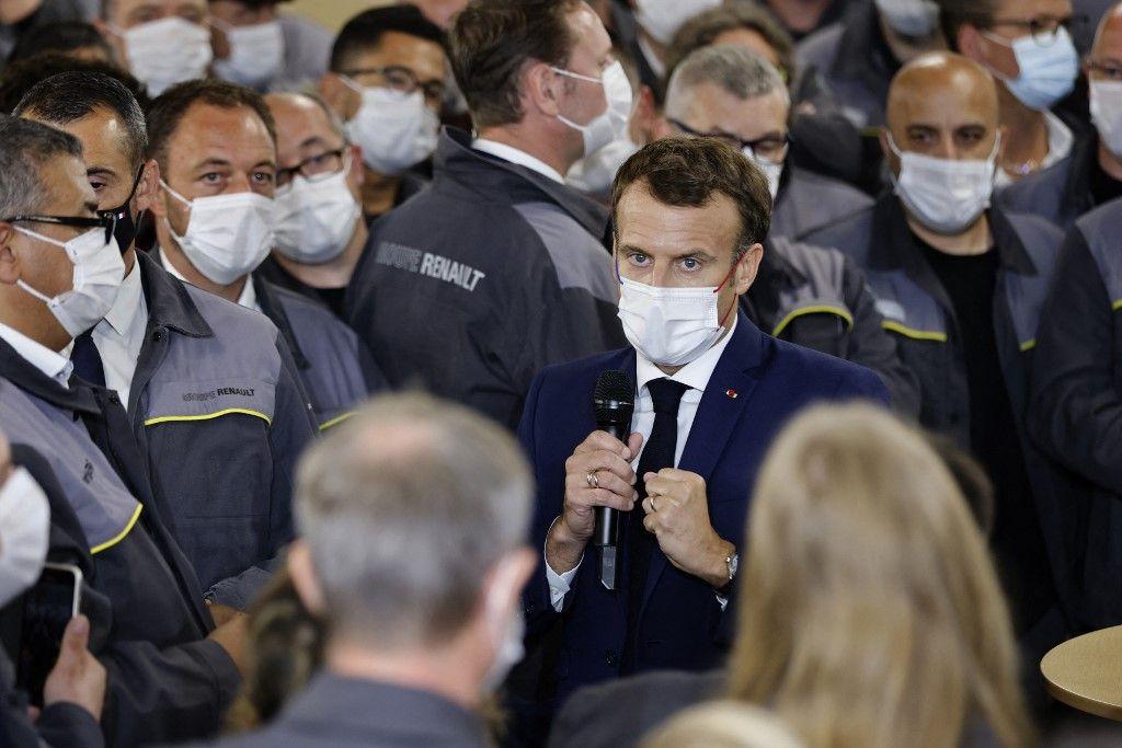 Emmanuel Macron Renault AFP