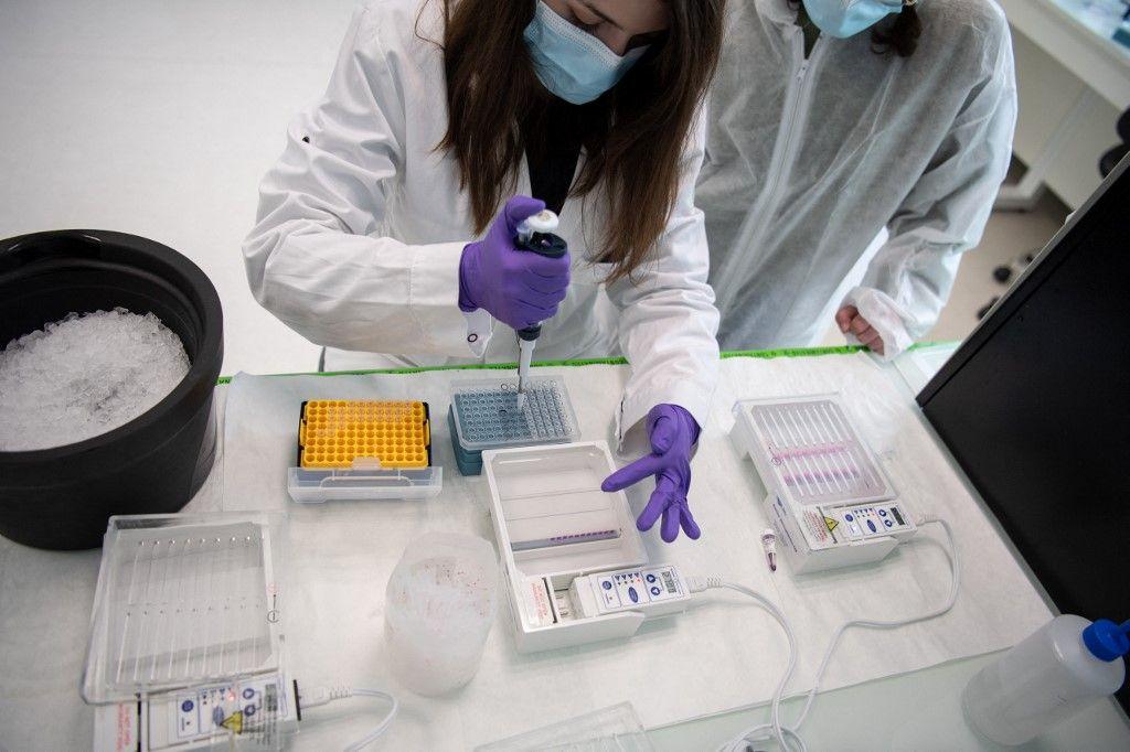 laboratoire science Covid-19 AFP