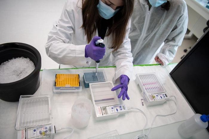 laboratoire science Covid-19 AFP