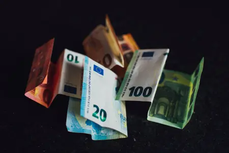 L'IA y a accéléré la création de fortunes à une vitesse inédite — qu'il s'agisse de figures déjà ultra-fortunées qui s'enrichissent encore, ou d'une nouvelle génération de fondateurs devenus richissimes « sur le papier » en moins de trois ans.