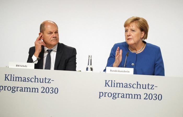 Angela Merkel Olaf Scholz AFP