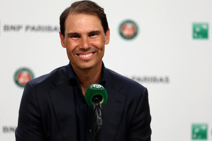 Rafael Nadal lors de la conférence de presse de son dernier tournoi, à Roland-Garros en mai 2025 (Photo by Franck FIFE / AFP)