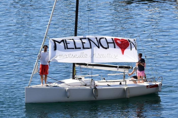 A Marseille, des voileux apportent leur soutien à Jean-Luc Mélenchon