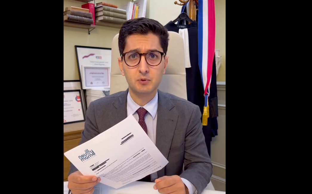 Le maire de Neuilly-sur-Marne, Zartoshte Bakhtiari, facture en main sur son compte Facebook