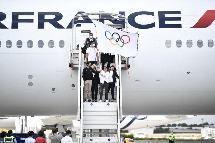 jeux olympiques drapeau Paris 2024 AFP