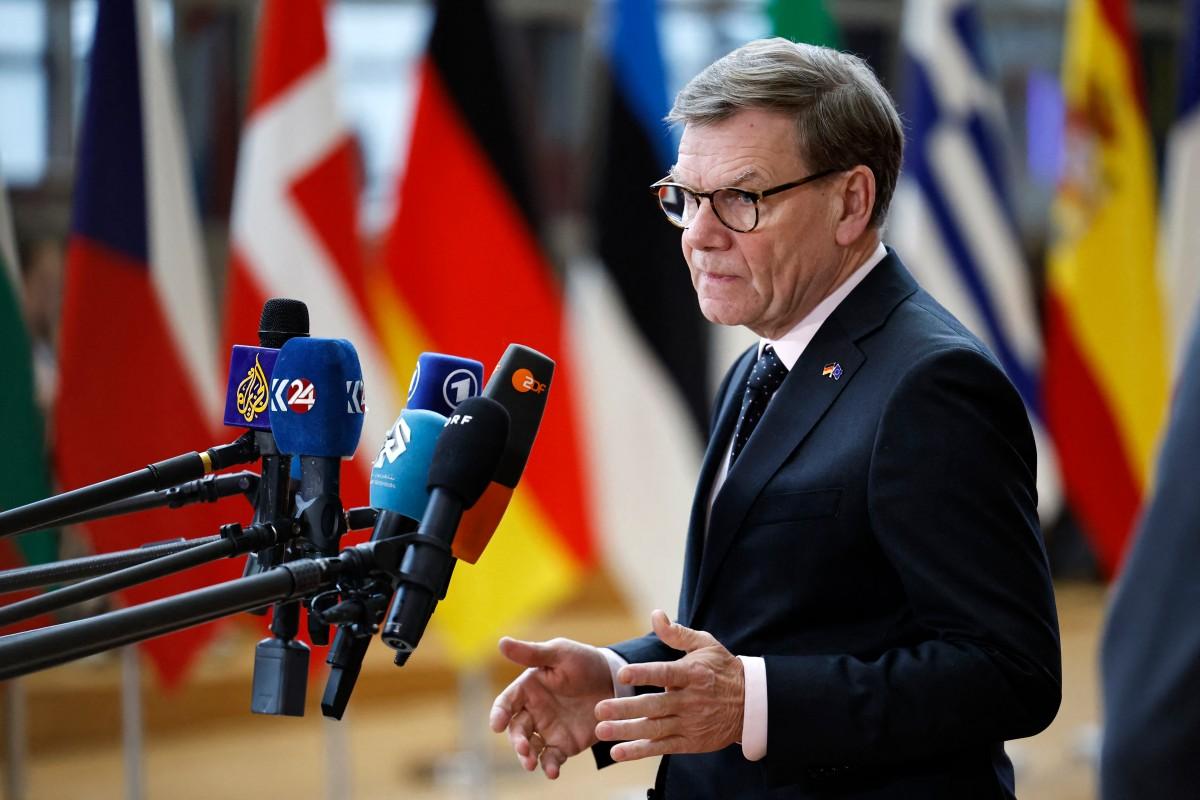 Le ministre allemand des Affaires étrangères, Johann Wadephul, s'adresse aux journalistes à son arrivée au siège de l'UE à Bruxelles, le 29 janvier 2026.