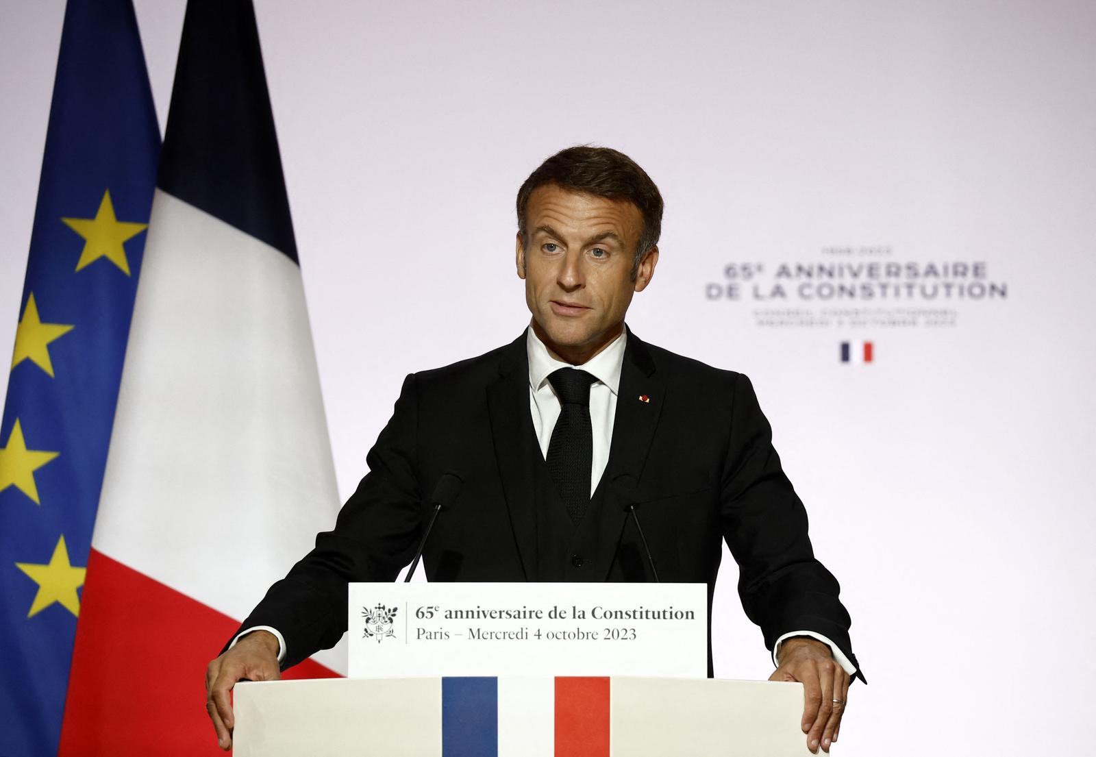 Emmanuel Macron Constitution AFP