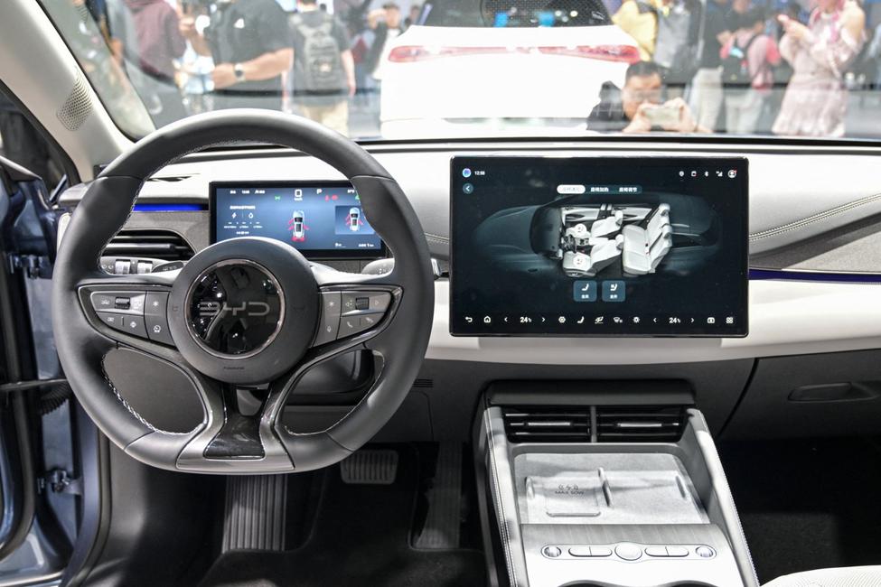 Le tableau de bord d'un véhicule du Chinois BYD 