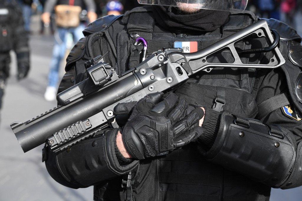 police lanceur de balles de défense AFP