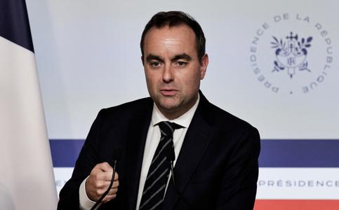 Le Premier ministre français Sébastien Lecornu s'adresse aux journalistes lors d'une conférence de presse à l'issue du Conseil des ministres à Paris, le 19 janvier 2026. (Image d'illustration)