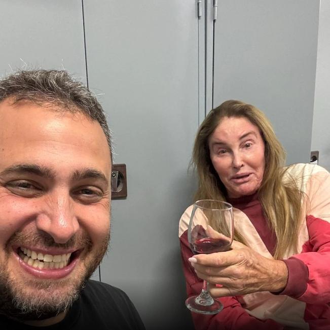 Caitlyn Jenner dans un abri de Tel Aviv, s'affiche en soutien d'Israël