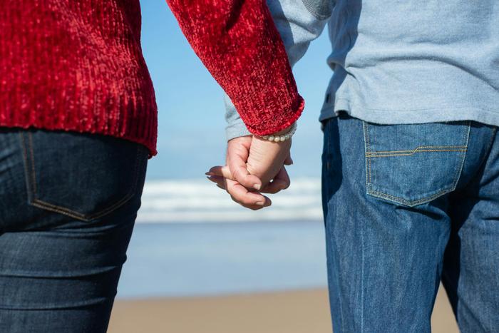 Le couple est une entité composée de 2 personnes distinctes qui fondent tout leur espoir sur une alliance qui est censée les réunir, les faire « ne faire qu’un » et les rendre heureux. 