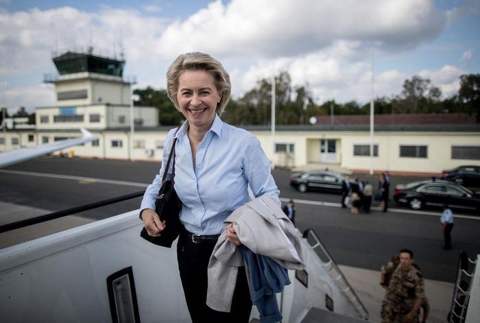 Ursula von der Leyen avion AFP