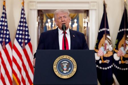 Le président américain Donald Trump s'exprime lors d'une allocution télévisée sur le conflit au Moyen-Orient depuis le Cross Hall de la Maison Blanche à Washington, le 1er avril 2026.