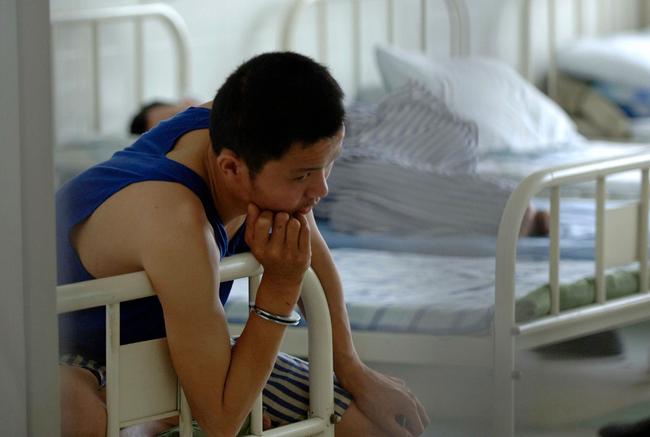 Les jeunes dépressifs ont plus de risques d'être touchés par des tendances suicidaires.