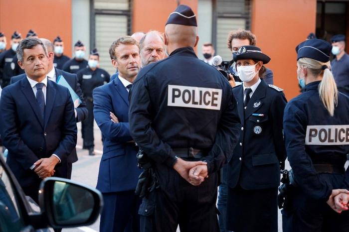Emmanuel Macron police AFP