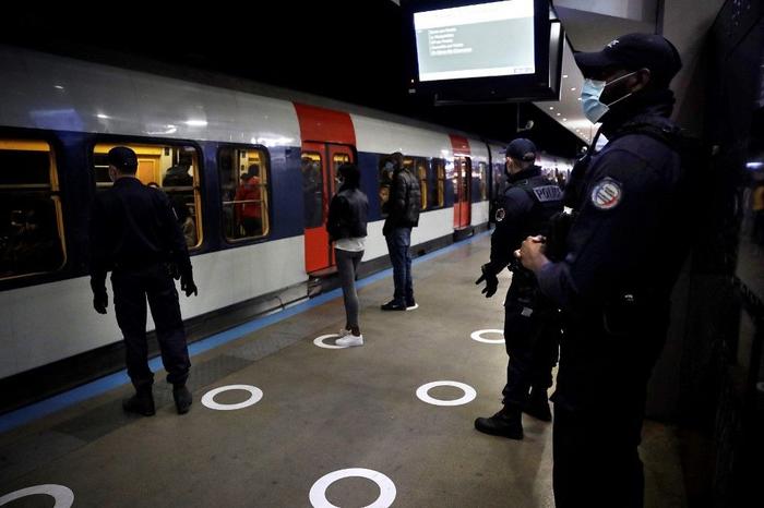 police transports en commun AFP