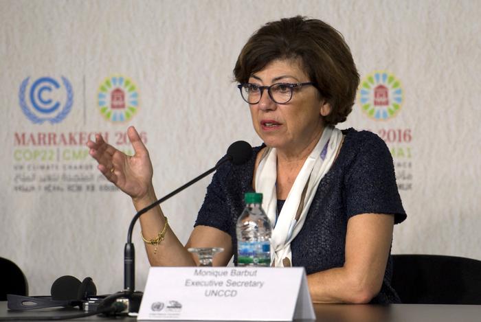 Monique Barbut, ancienne Secrétaire exécutive de la Convention des Nations Unies sur la lutte contre la désertification, s'exprime lors d'une conférence à la Conférence mondiale sur les changements climatiques 2016 à Marrakech, le 14 novembre 2016. (Photo de FADEL SENNA / AFP)