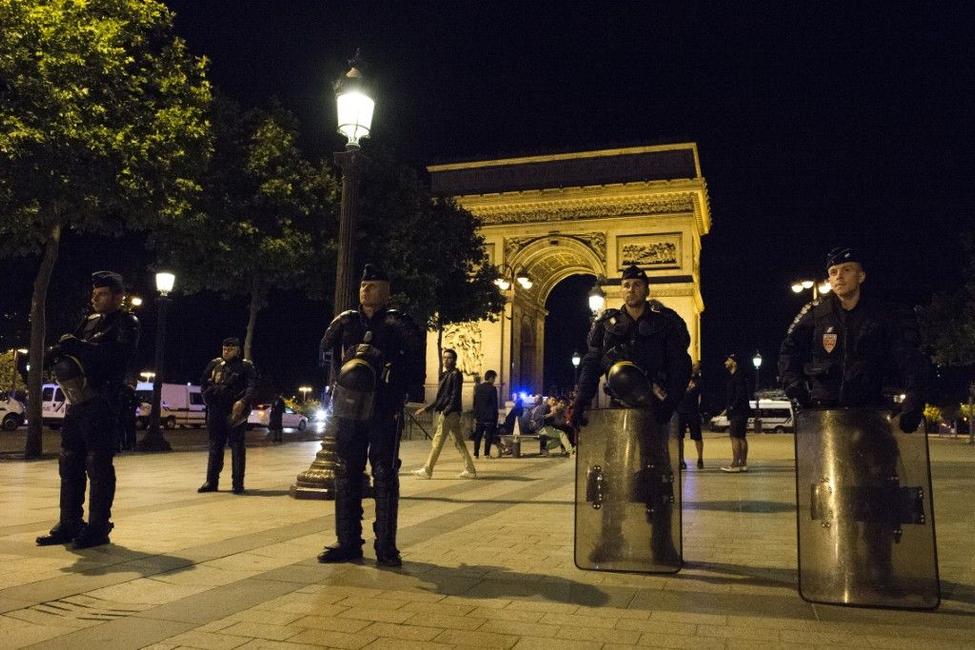 police Champs-Elysées AFP