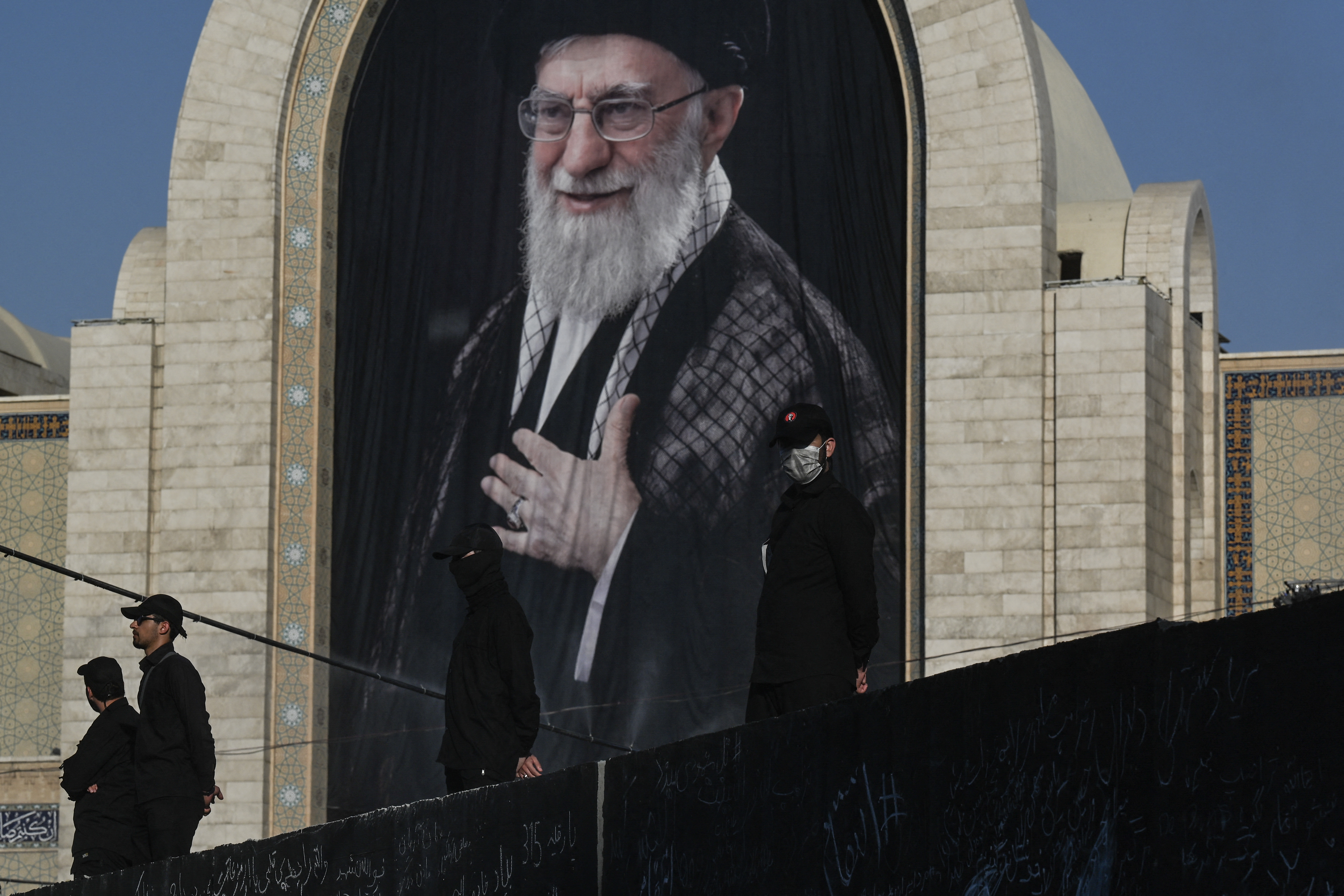 Iran : révélations sur ce livre apocalyptique qui inspire la dernière garde du régime des mollahs