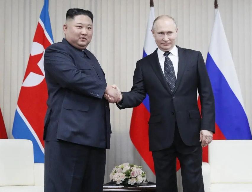 Le président russe Vladimir Poutine a remercié, ce lundi 28 avril, le dirigeant nord-coréen Kim Jong-Un pour « l’exploit » des combattants nord-coréens